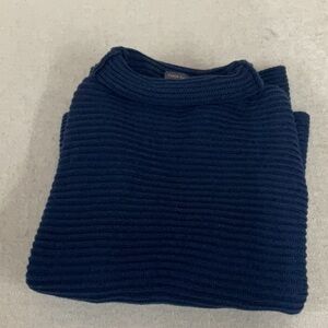 EUC Woman’s long sleeve Vince Camuto turtleneck sweater